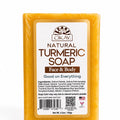 Avec du curcuma, de l’huile de coco, de l’aloe vera et de l’allantoïne pour prendre soin de la peau tout en douceur.
